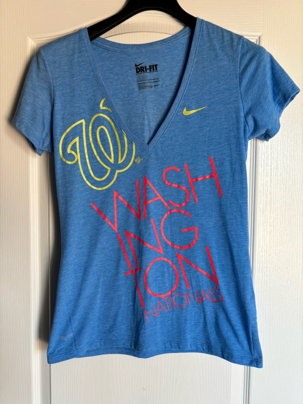 Nike Washington Nationals Dri-Fit slim T-shirt v neck women’s large light blue